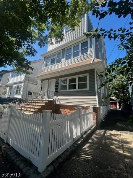 Building Photo - 205 N 16th St Unit 2 Rental