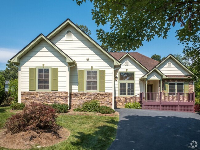 Building Photo - Beautiful Three-Bedroom Home in Candler