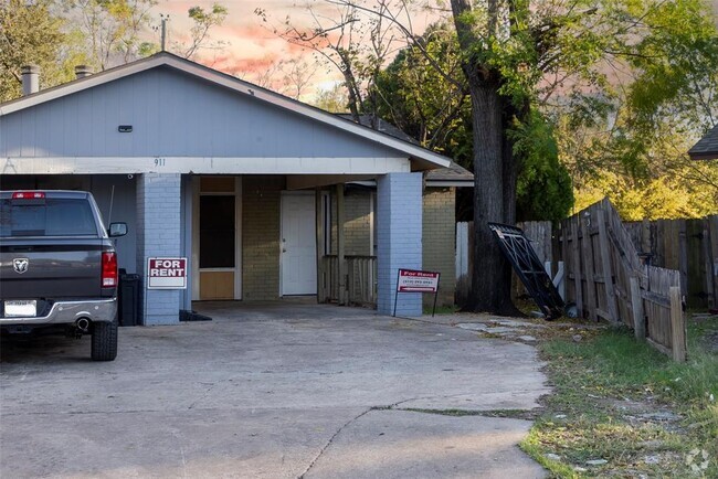 Building Photo - 911 Fieldwood Dr Rental