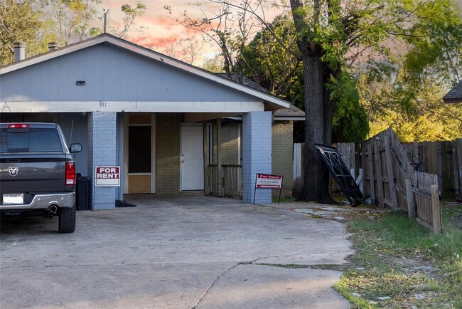 Photo - 911 Fieldwood Dr Townhome