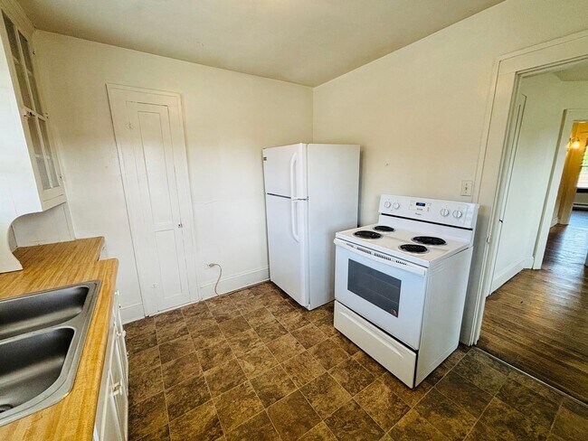 Photo - 3 Bedroom 1 Bath Duplex