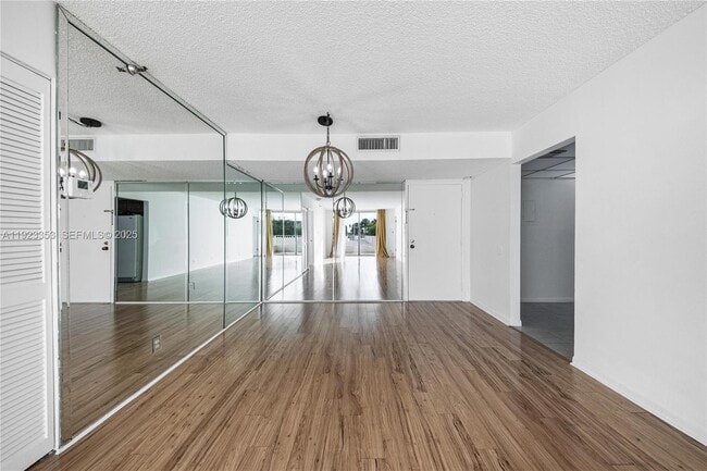 Photo - 290 174th St St Unit 307