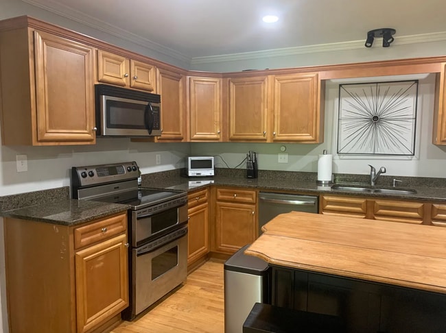 Photo - 864 Shadowridge Dr SE