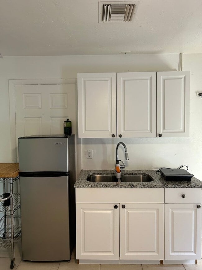 Photo - 2208 N Lockwood Ridge Rd Unidad B