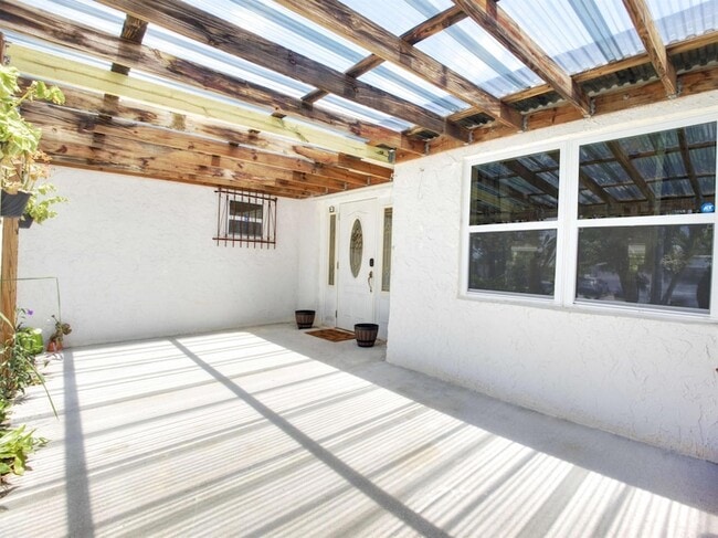 Building Photo - 218 S Sequoia Dr Rental