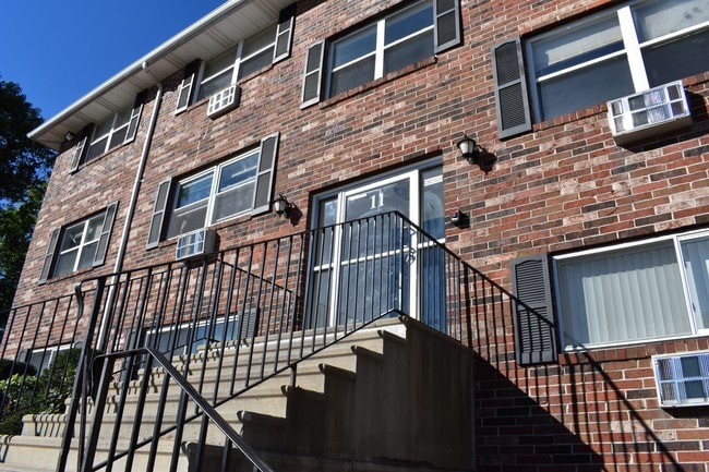 Photo - Hillcrest Gardens