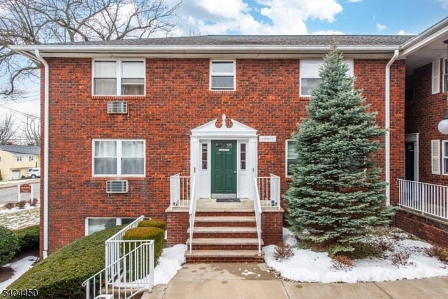 Building Photo - 191 N Beverwyck Rd