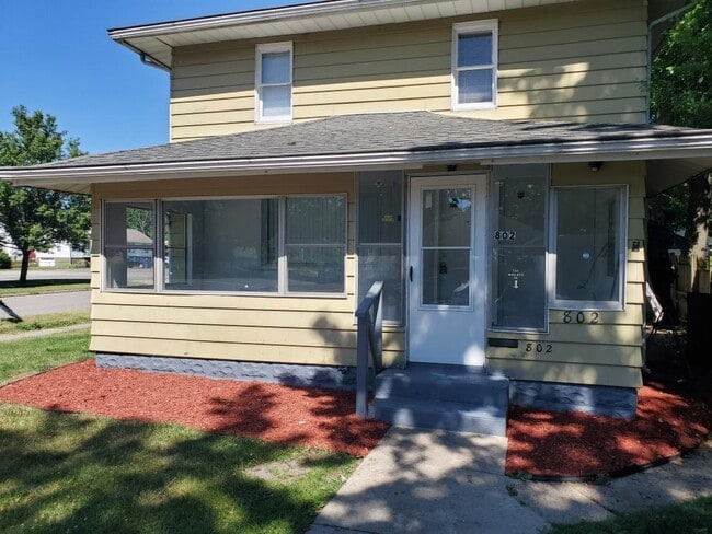 Photo - 802 S 28th St