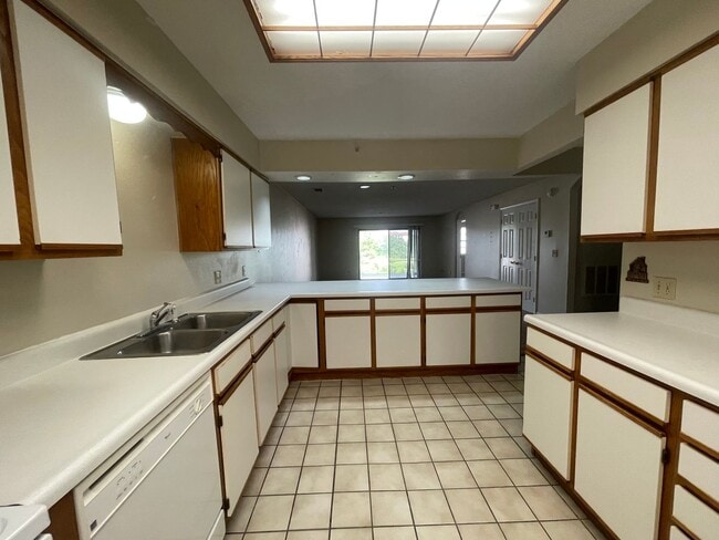 Building Photo - 2 bedroom 2 bath APARTMENT Branson MO  Affordable Living at the Foothills
