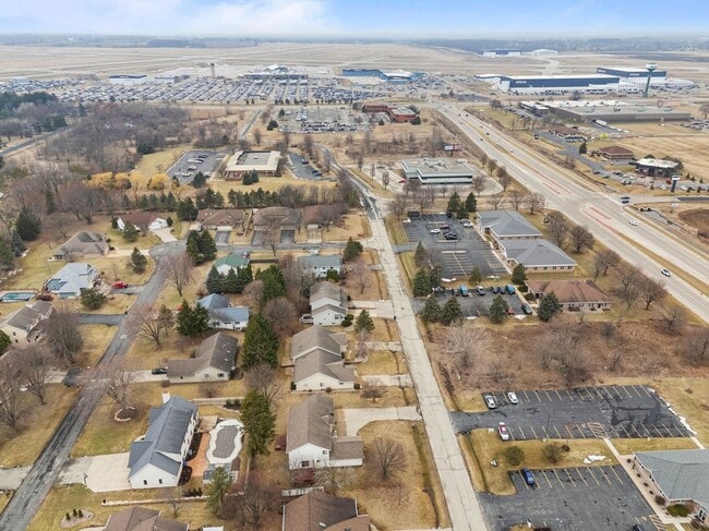 Photo - W6157 Aerotech Dr