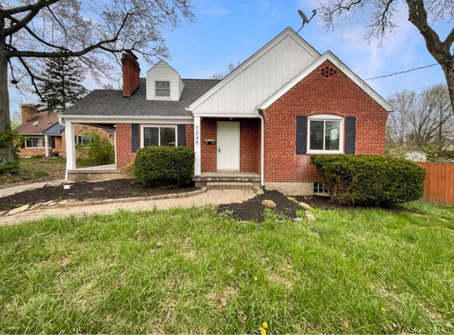 Building Photo - 7046 Beechmont Ave Rental