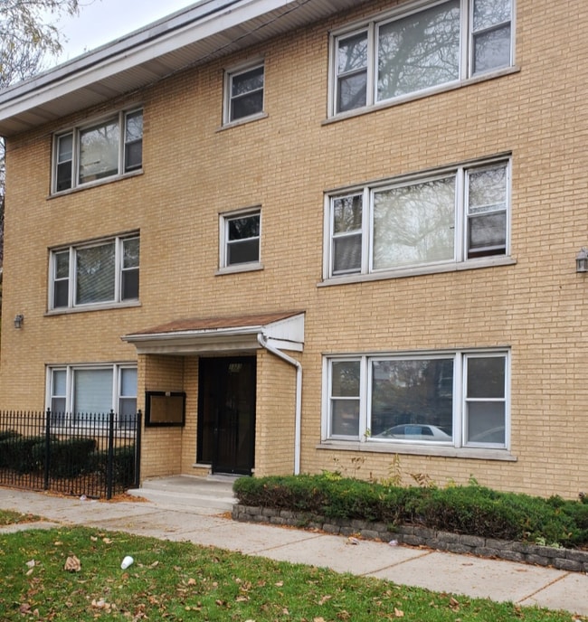 Photo - 1323 W Garfield Blvd Apartment Unit 2A