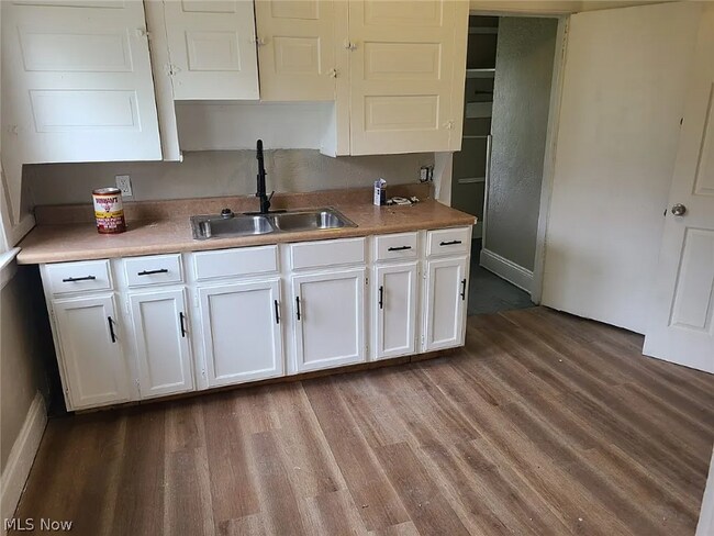 Photo - 1830 Mannering Rd Unit 2