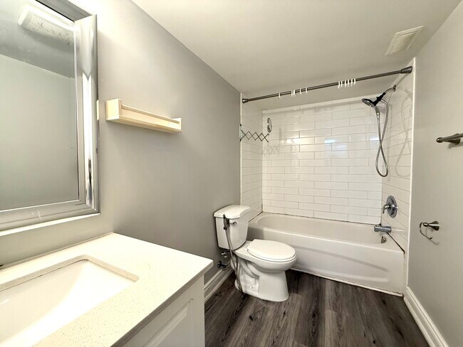 Photo - 282 E 33rd St