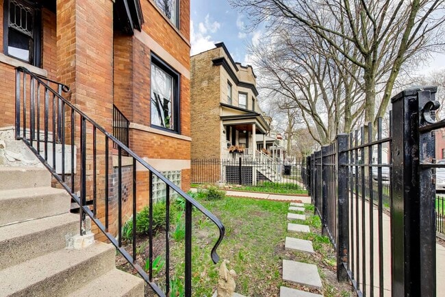 Photo - 1646 W Byron St