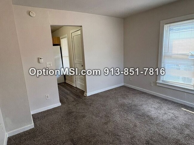 Photo - Freshly updated half-duplex