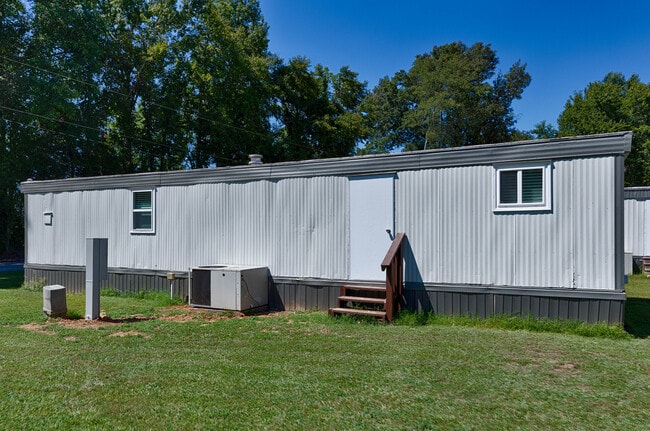 Photo - 415 W Limestone Rd