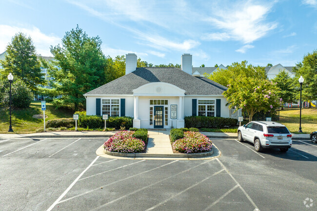 Leasing Office/ Clubhouse - Reserve at Stonegate Apartments