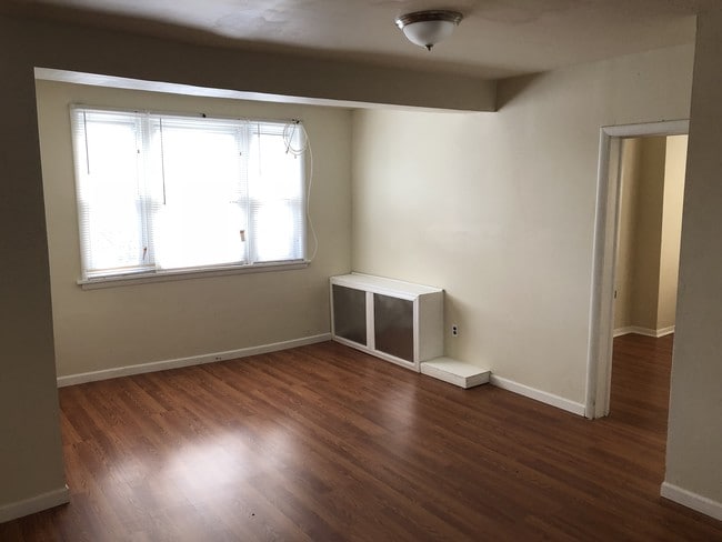 Photo - Romeo Court Apartments