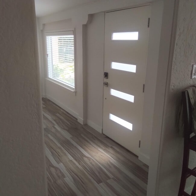 Entry Door - 1748 Wellesley Ave Rental