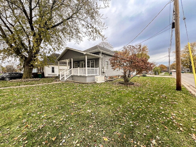 Photo - 402 S Illinois St