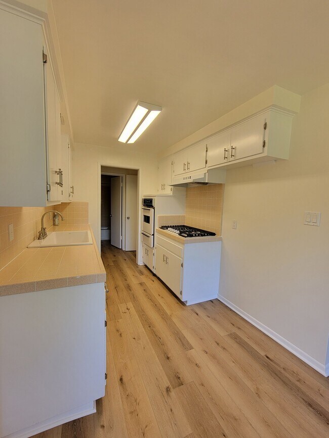 Photo - 13530 Leadwell St Unit 5