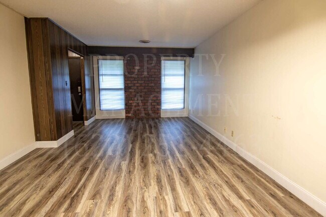 Photo - 2 Bedroom 1 Bath Coffeyville Apartment. Unidad Apartment C