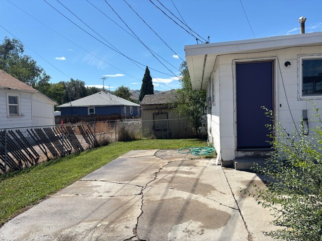 121 W Young St