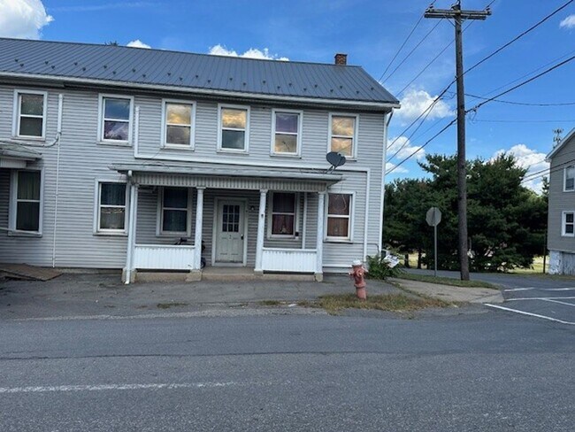 Building Photo - 1 W Market St Unit 2 Rental