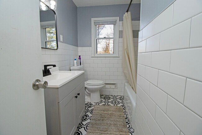 Photo - 825 Madison St