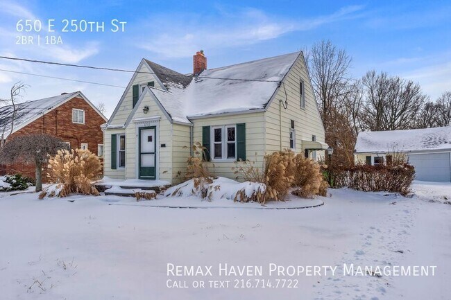 Photo - 650 E 250th St