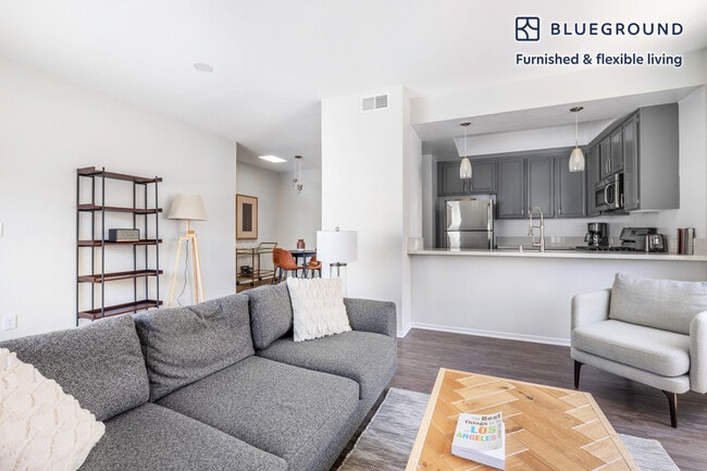 Photo - 711 N Sweetzer Ave Unidad FL2-ID430