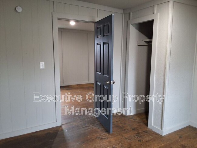 Photo - 1548 Hargan St