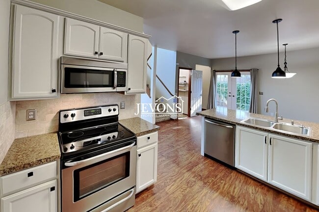 1406 S 79th Ave
