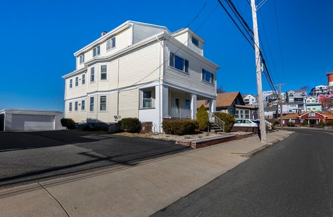 Building Photo - 789 Shirley St Unit 3