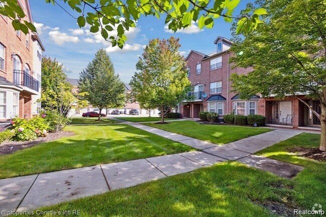 Building Photo - 22021 Parkview Dr Rental