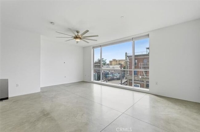 Building Photo - 285 W 6th St Unit 317