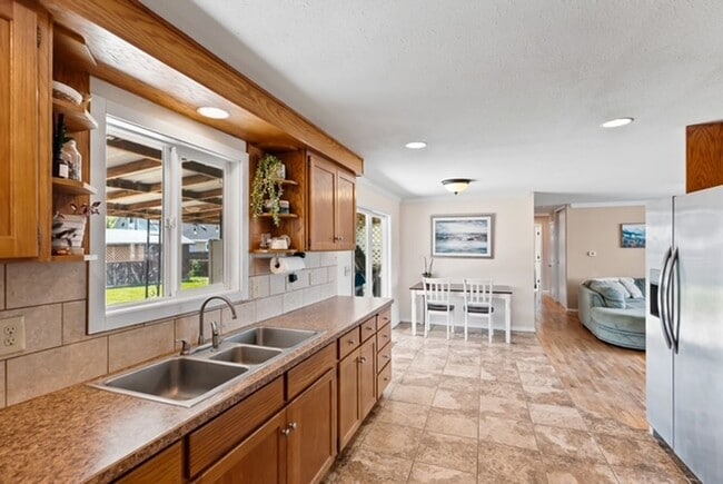 Photo - 809 S 72nd Ave