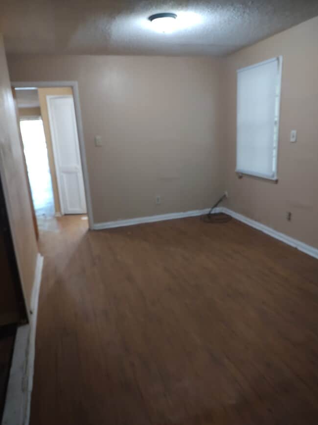 Photo - 345 Milton Rd