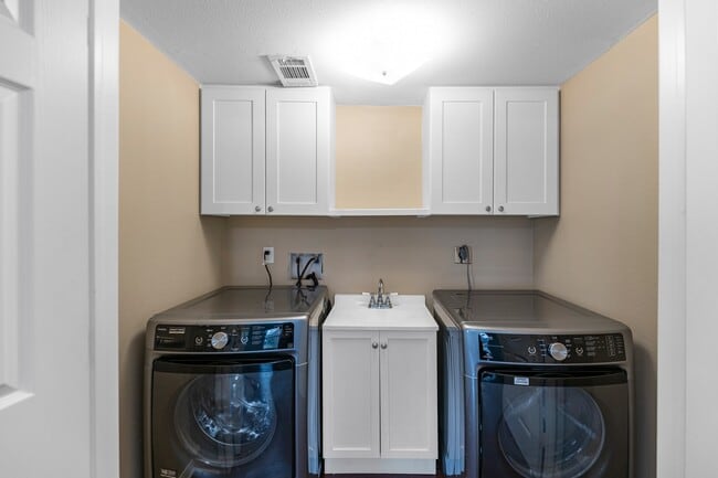 Photo - 709 Gale St Unit APT
