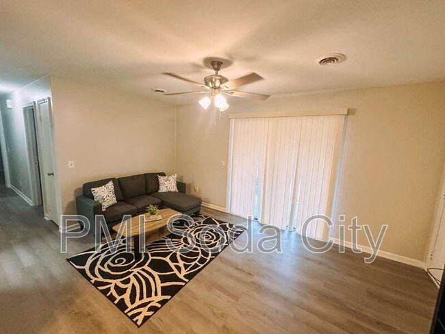 Photo - 105 Thornwell Ct Unidad G