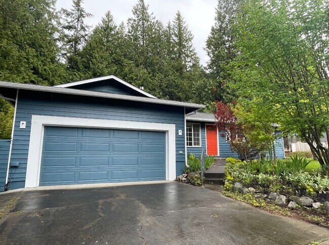 Building Photo - Single Level Freeland Home and Small Dog Frendly!
