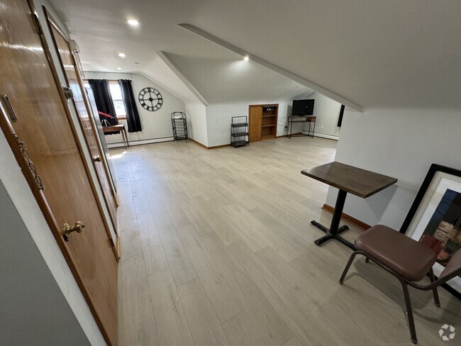 Building Photo - 737 Roseland Pl Unit apartment