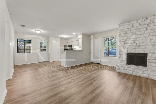 Photo - 302 Algerita Dr