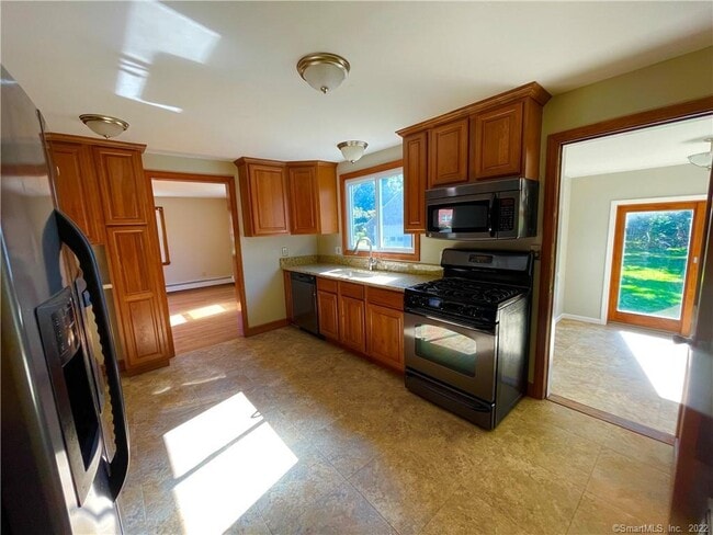 Photo - 341 Center Rd