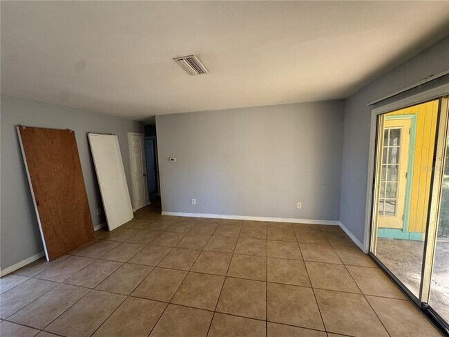 Photo - 301 Hickory Ln