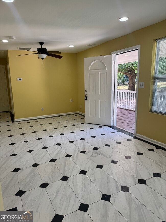 Photo - 400 Tunis Rd