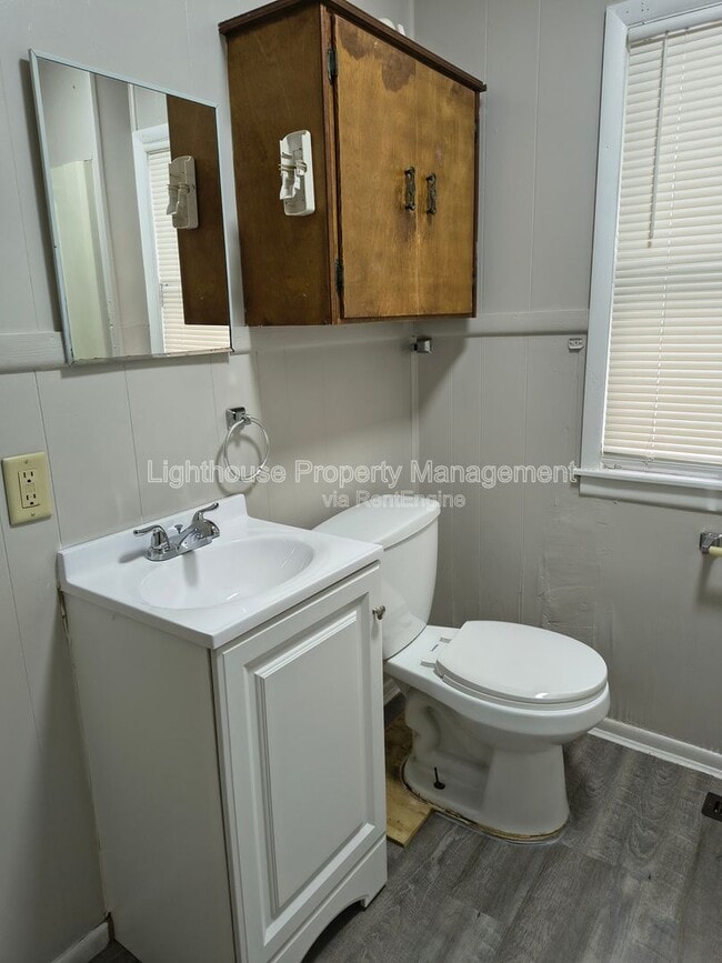 Photo - 3040 Temple St