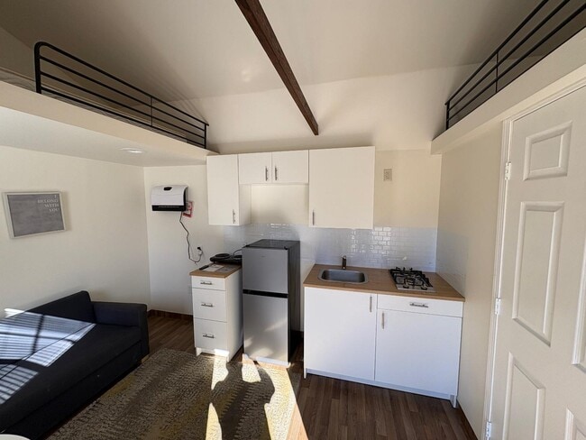 Photo - 1720 Main St