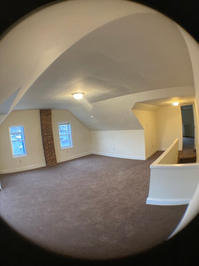 Photo - 532 E 4th St